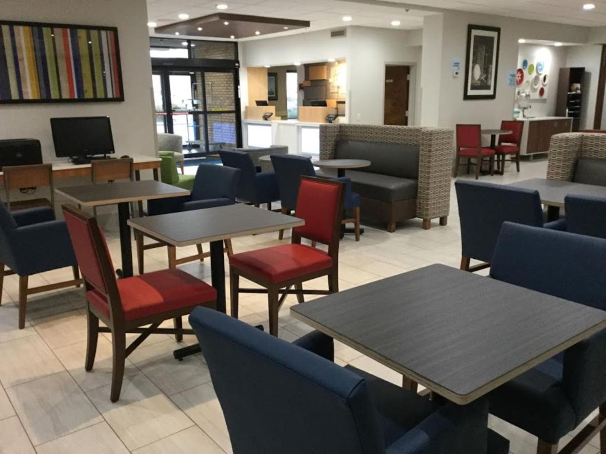 Holiday Inn Express Easton By Ihg Exterior foto